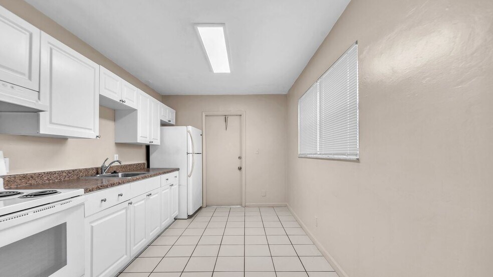 Building Photo - 6116 SW 39th St