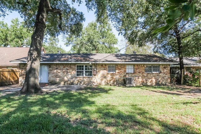 Building Photo - 13322 Oak Leaf Ln