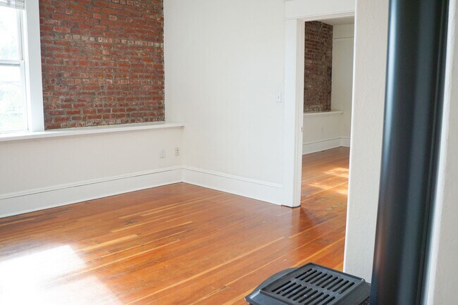 Building Photo - 1008 N Killingsworth St