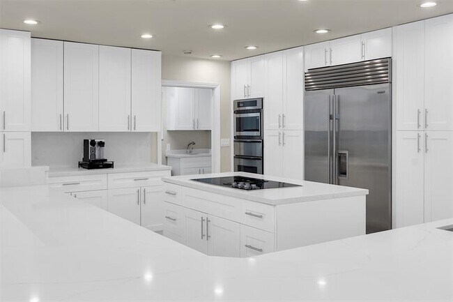 Building Photo - 18 Nurmi Dr