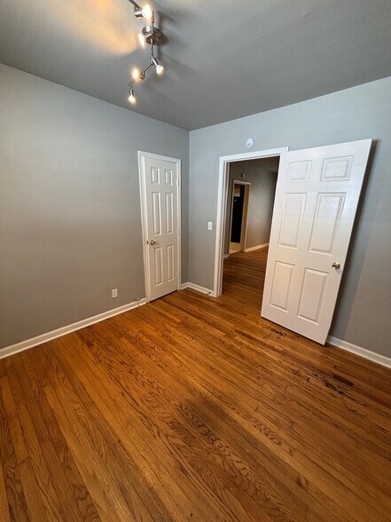 Building Photo - 1134 S Xanthus Ave
