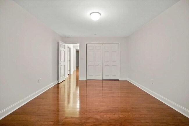 Building Photo - 120 Wyllis Ave