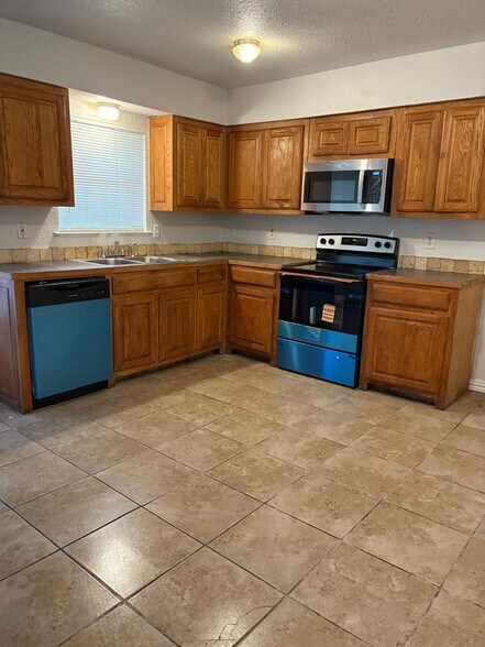 Building Photo - 818 Quinette Dr
