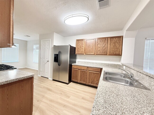Building Photo - 8803 Danbury Hollow Ln