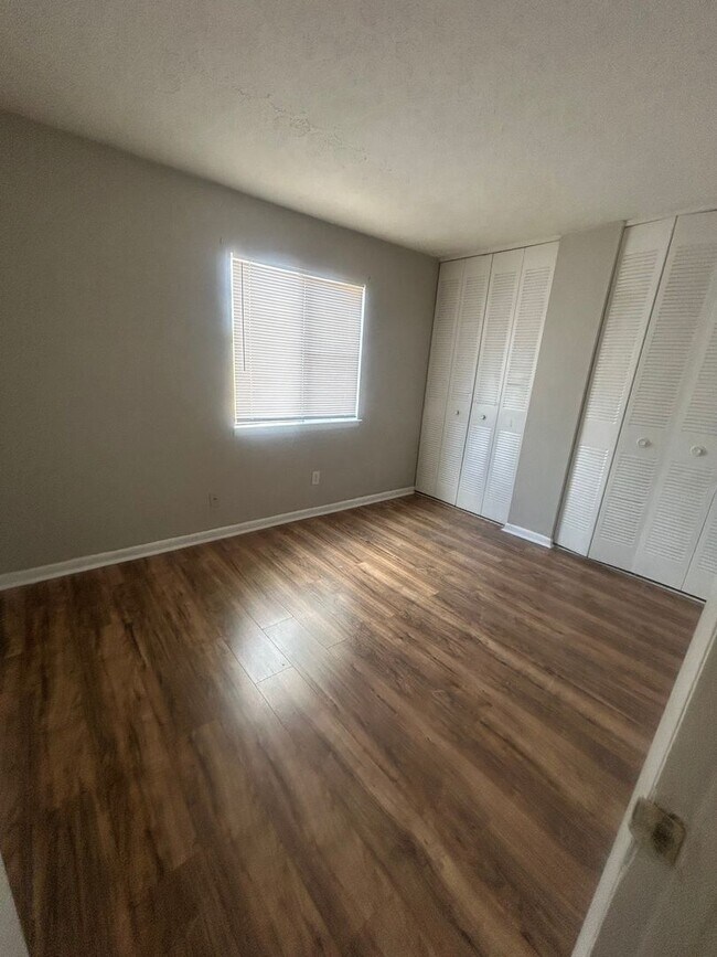 Building Photo - Modern Conveniences & Entertainment, All Within Your Reach.