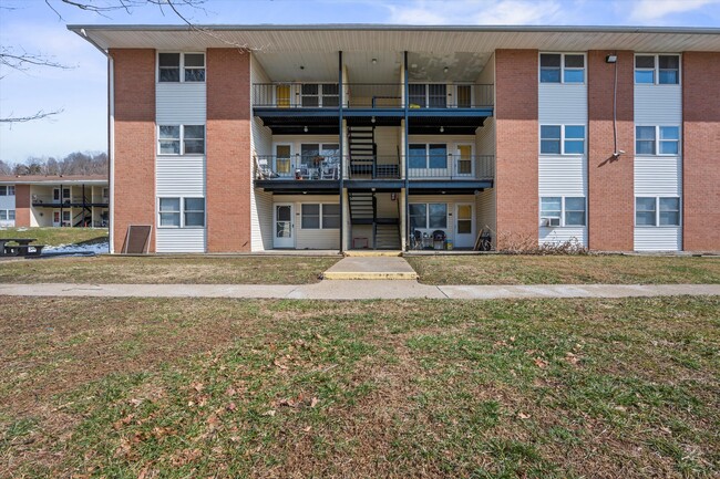 Primary Photo - Riverbend Apartments