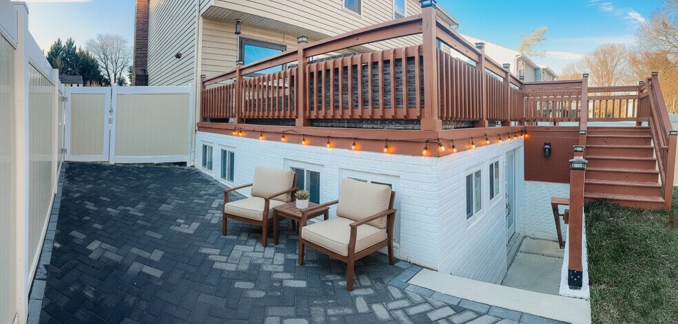 Private entrance with patio and fenced backyard - 6471 Grommet Dr