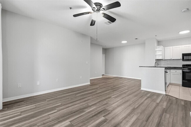 Building Photo - 5511 Legacy Crescent Pl