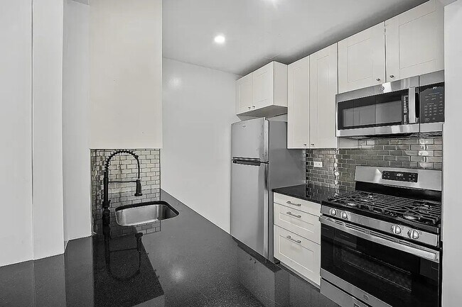 Building Photo - 597 Grand Ave