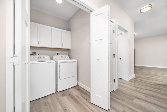 Building Photo - 401 Albany Turnpike