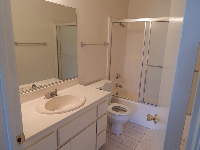 Building Photo - 20410 Mesa Oak Dr