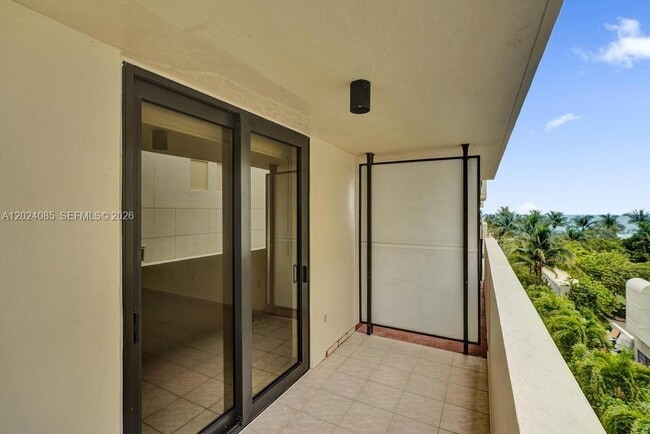 Building Photo - 1623 Collins Ave