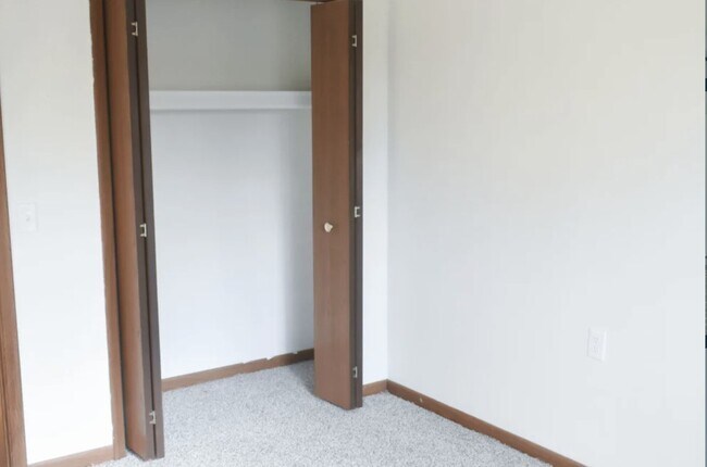 Building Photo - 839 S Clinton St