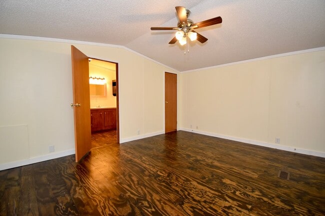 Building Photo - 3 Bedroom 2 Bath Mobile Home in Choudrant