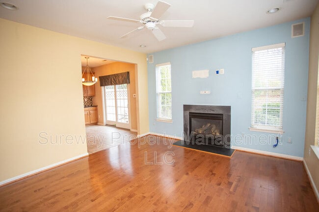 Building Photo - 42 Tudor Ct