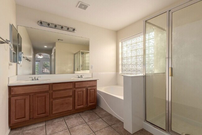 Building Photo - 4618 E Brilliant Sky Dr