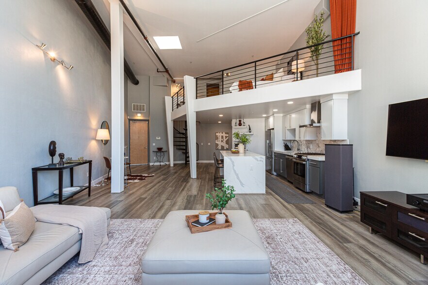 Building Photo - 346 1st St