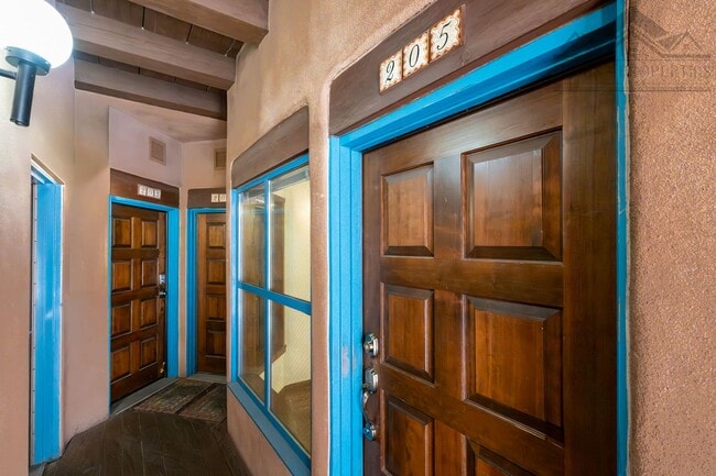 Building Photo - Inviting Studio in the Heart of Downtown Santa Fe