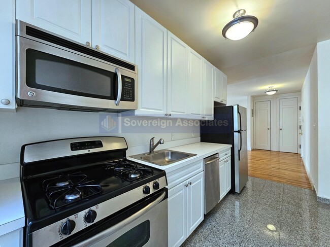 Building Photo - 282 Cabrini Blvd