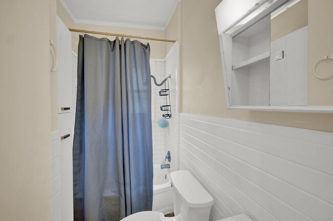 Building Photo - 2036 Sherman Ave