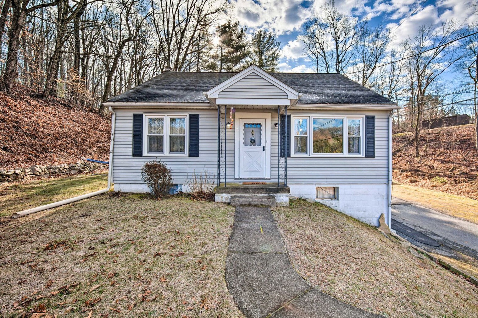 Building Photo - 20 Hill Ln