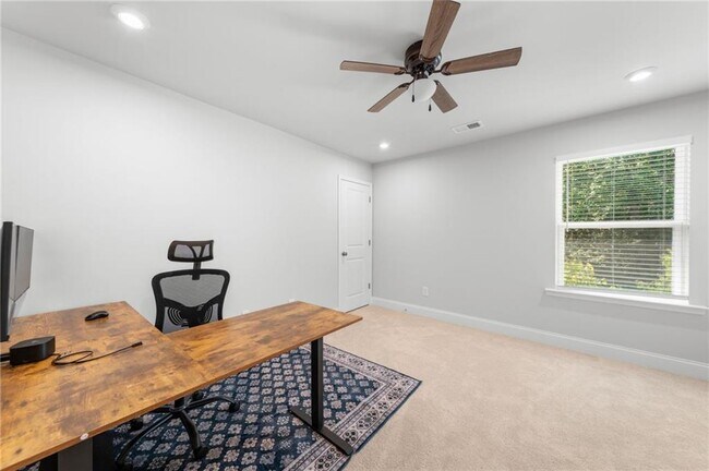 Building Photo - 96 Fairway Dr