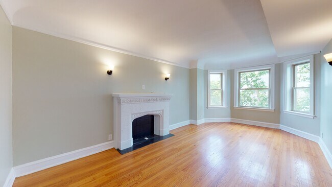 Building Photo - 3057 N Troy St