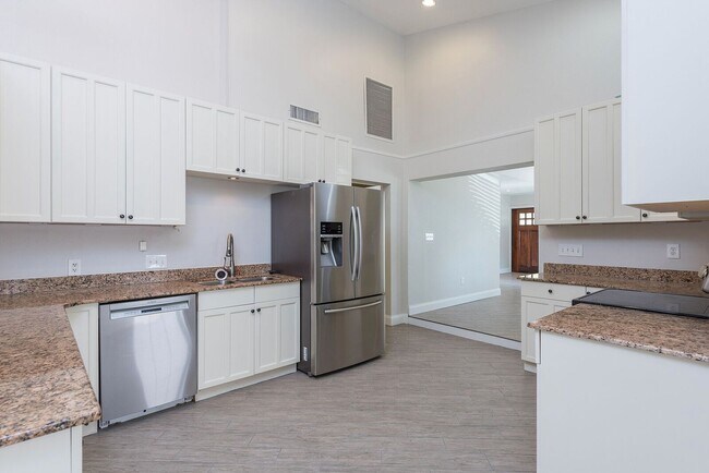 Building Photo - Charming Bungalow in Prime South Tampa – Plant High School District!