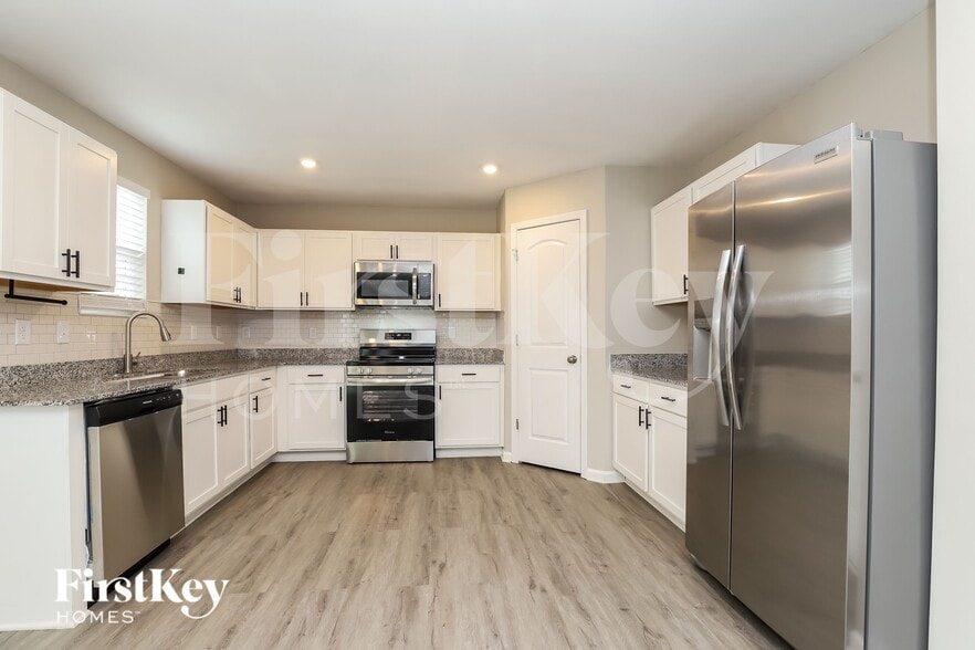 Building Photo - 217 Focus Ln