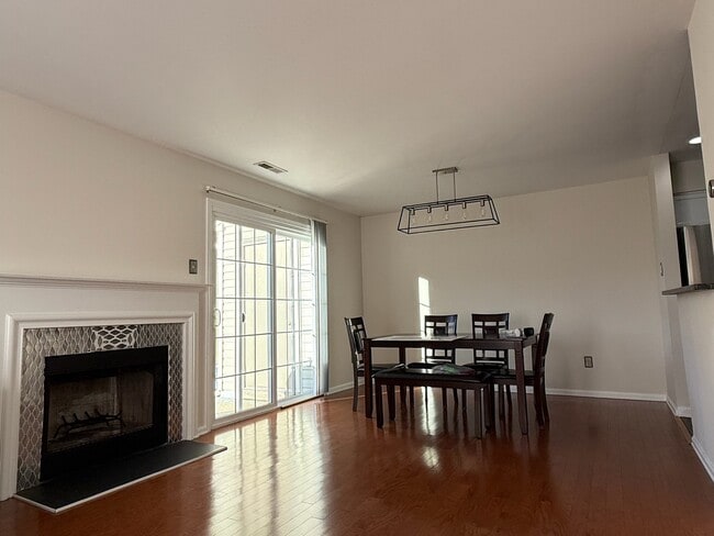 Building Photo - 481 Stoneglen St