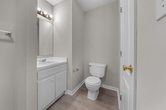 Building Photo - 111 Henley Pl