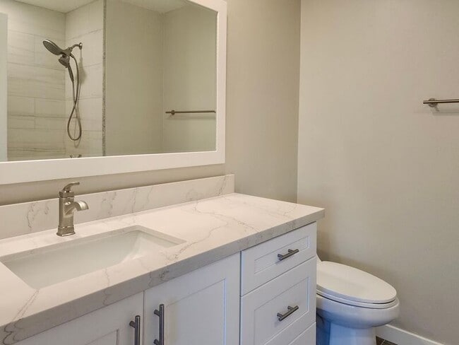 Building Photo - 5151 Walnut Ave