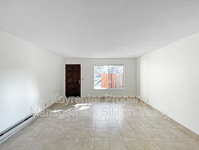 Building Photo - 889 Canfield Ct