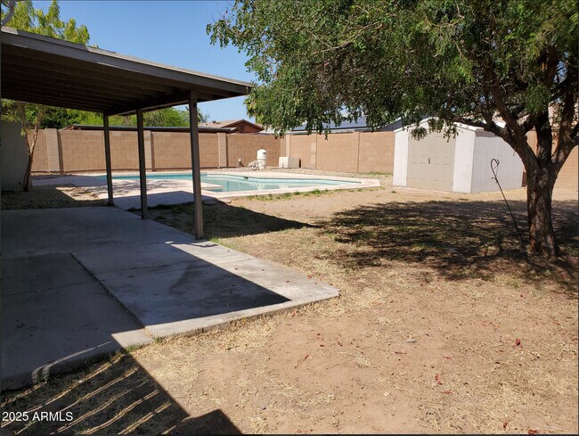 Building Photo - 11815 N 42nd Dr