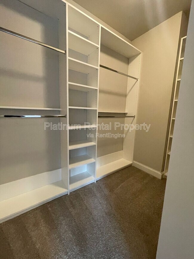 Building Photo - 1236 Stone Castle Cir