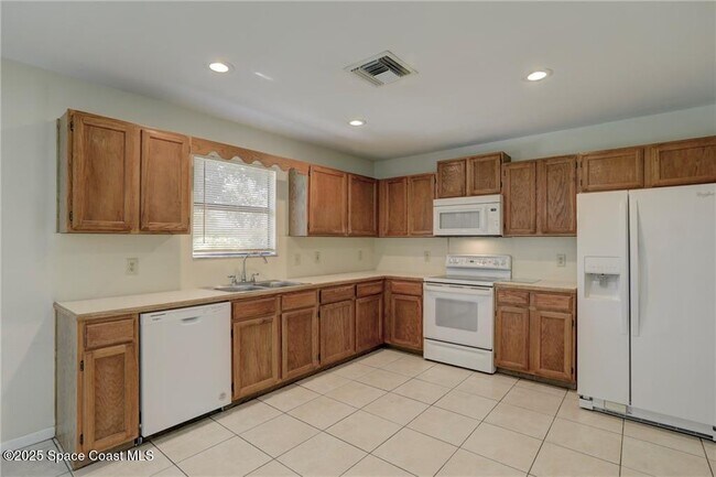 Building Photo - 950 Landsdowne Dr