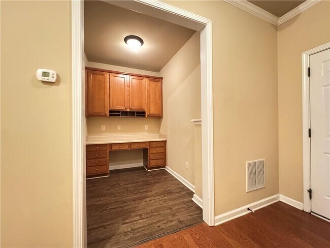 Building Photo - 738 Grove Manor Park