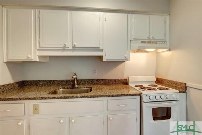 Building Photo - 112 Houston St