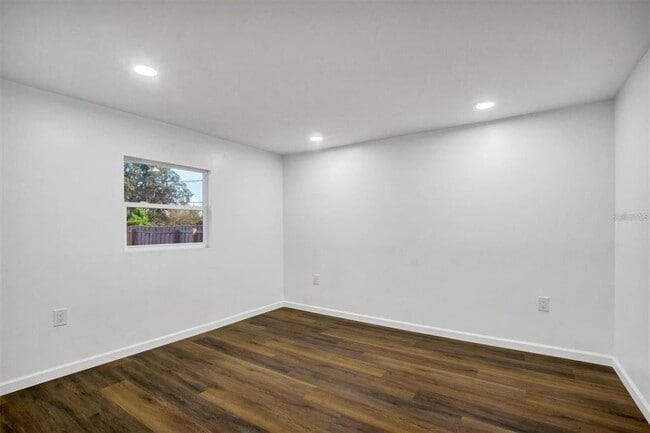 Building Photo - 414 Monroe Ln