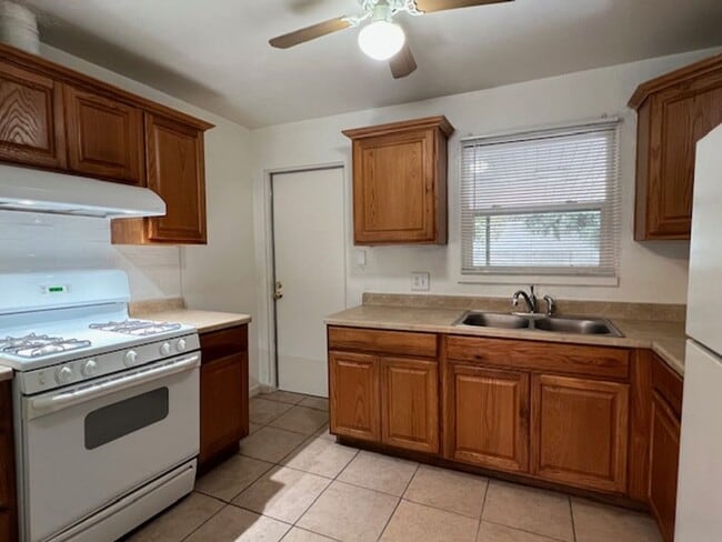 Building Photo - 2512 Edwards Ave