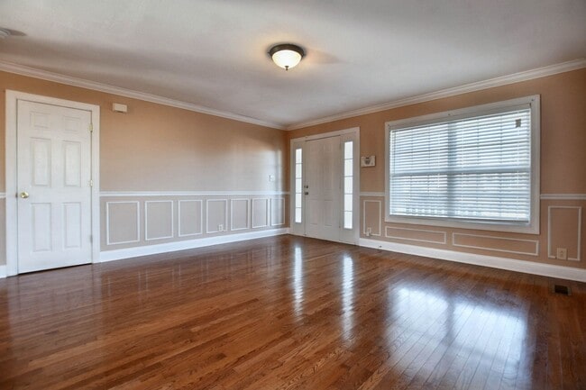 Building Photo - Pet Friendly Three Bedroom with Bonus!