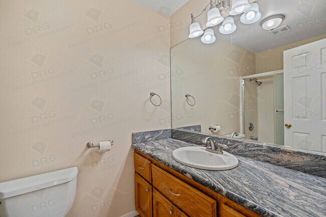 Building Photo - 2713 Mozart Dr