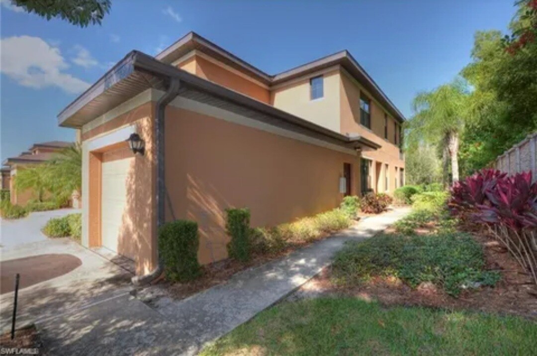 Building Photo - 3702 Pino Vista Way