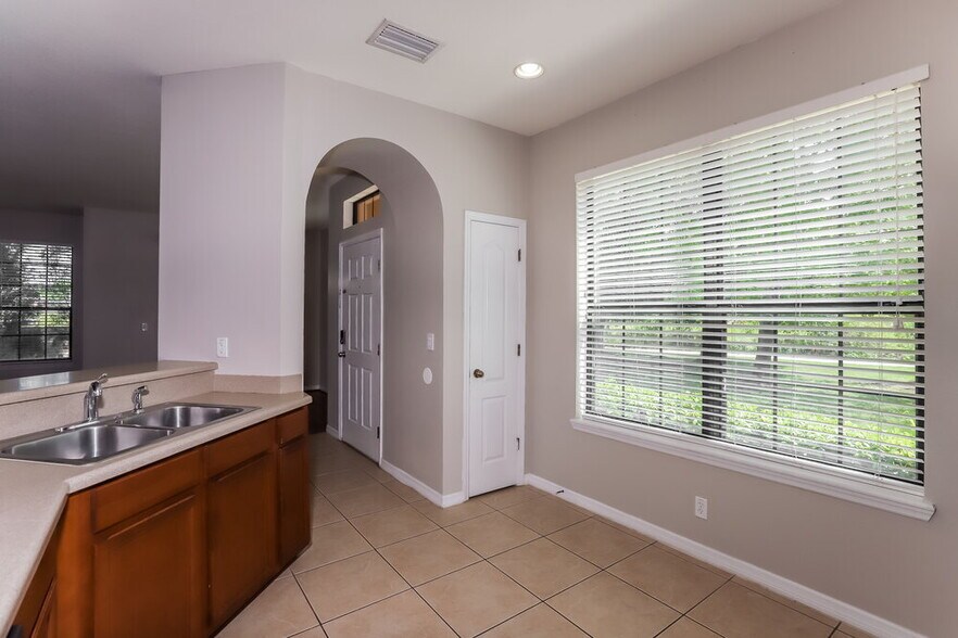 Building Photo - 5511 Kinglethill Dr