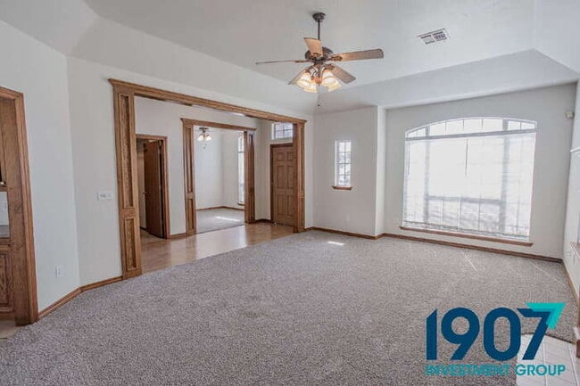 Building Photo - Elegant and Spacious 3-Bedroom Home in Edm...