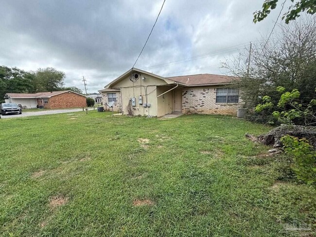 Building Photo - 407 Schubert Dr