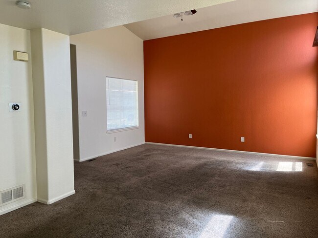 Building Photo - 3 bed 2.5 bath house beside Bear Creek Par...