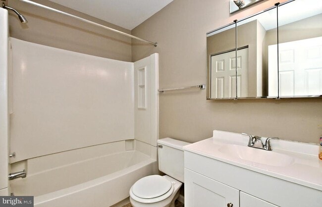 Building Photo - 122 Wheatsheaf Ln