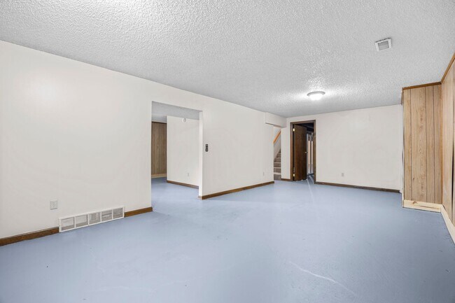 Building Photo - 3801 Pebble Ct