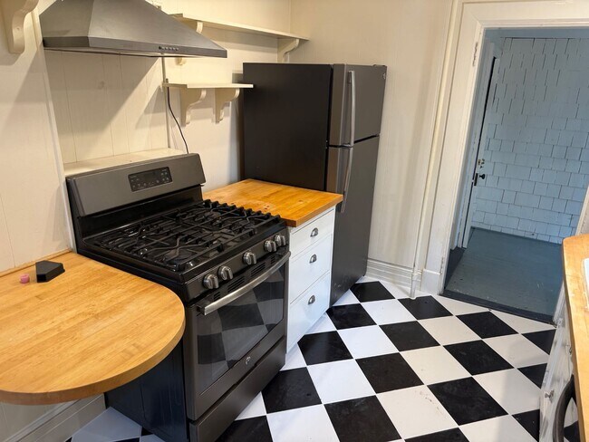 Building Photo - North AVL -  Renovated Arts & Crafts Cottage